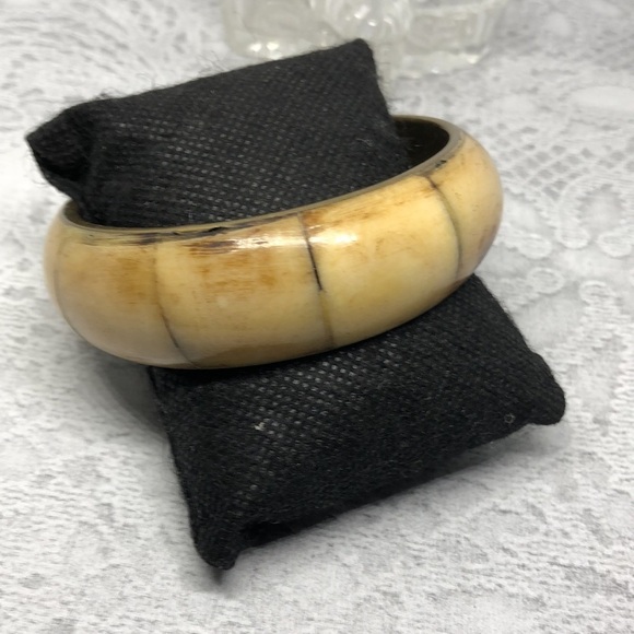 Vintage brass with bone inlay bangle bracelet - Picture 2 of 5